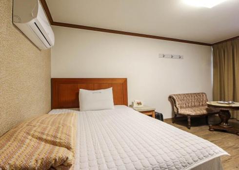 Yangji Park Hotel Changwon Esterno foto